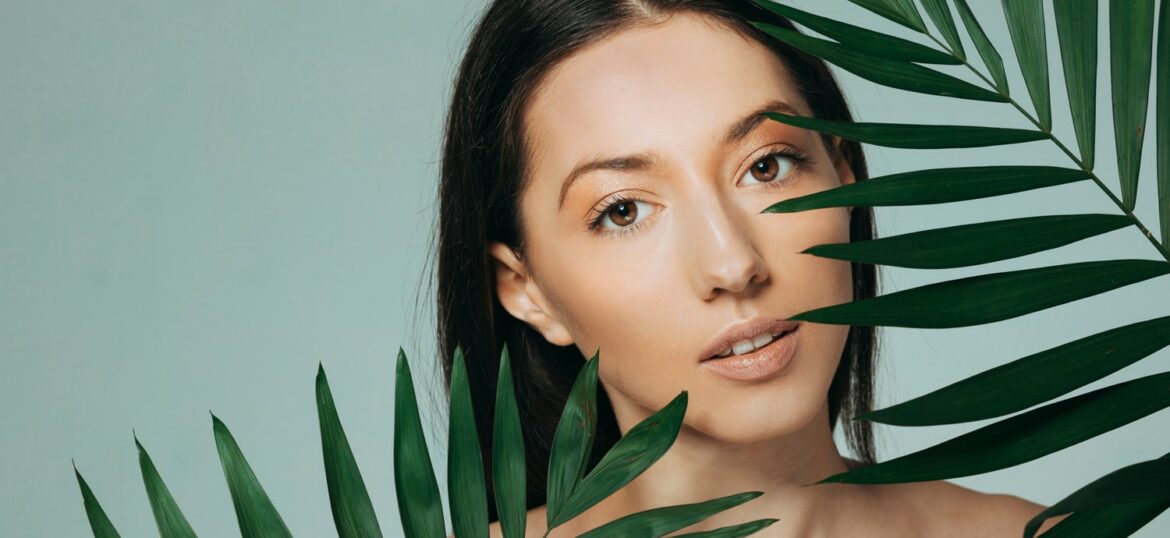 brunette-girl-posing-with-exotic-leaves brunette-girl-posing-with-exotic-leaves